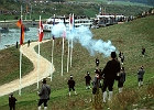 Mit Böllerschüssen einer Bayrischen Schützengruppe wurde die Verkehrsfreigabe des Kanals am 25.09.1992 an der Europäischen Wasserscheide bei Pierheim vollzogen. : Europäische Wasserscheide, Schützengruppe